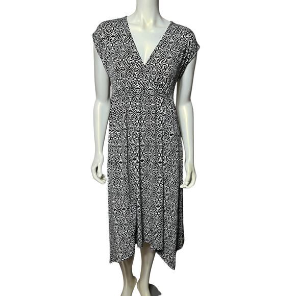 Motherhood Dresses & Skirts - Motherhood Maternity Black White Geometric Cap Sleeve Wrap Dress Size Small